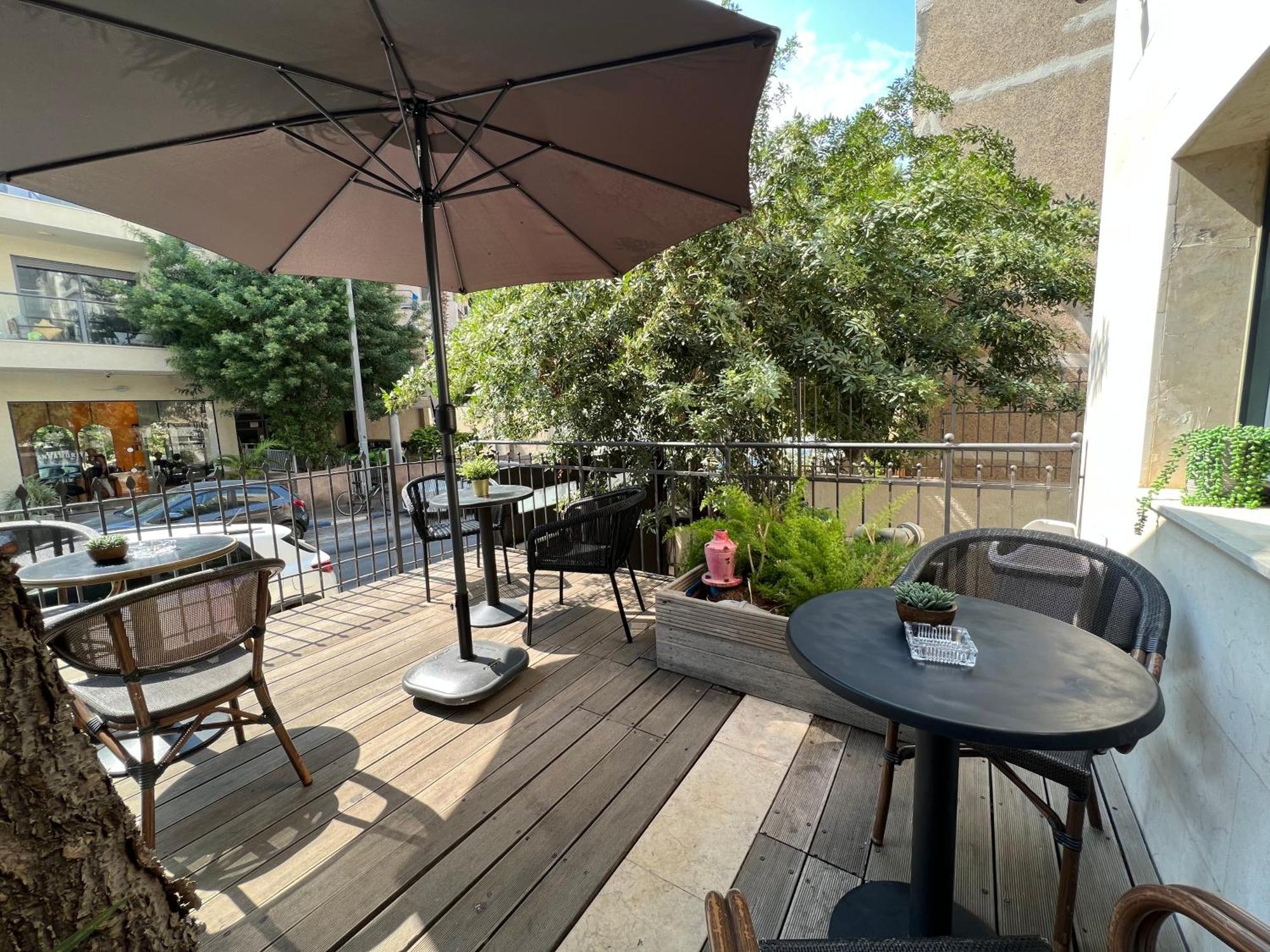 Beer Garden Hotel *